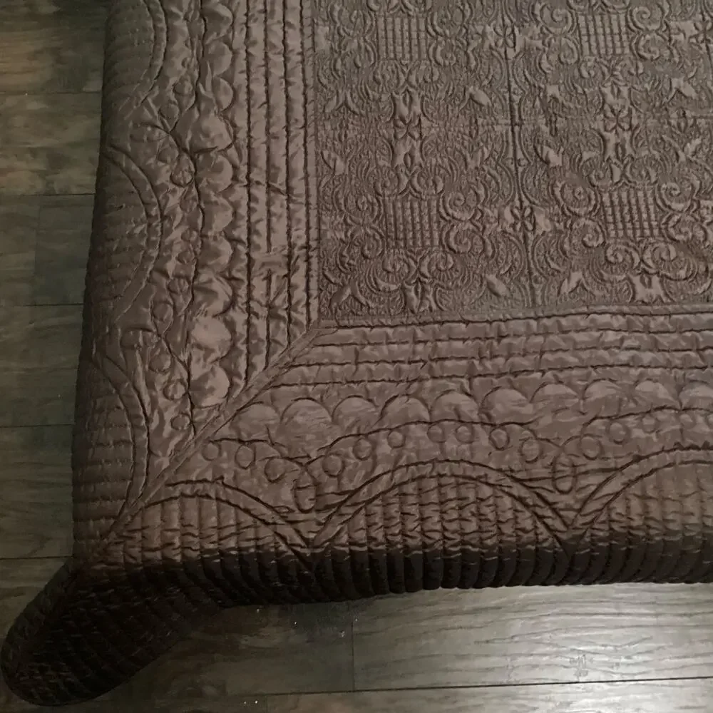 N/A quilted bed